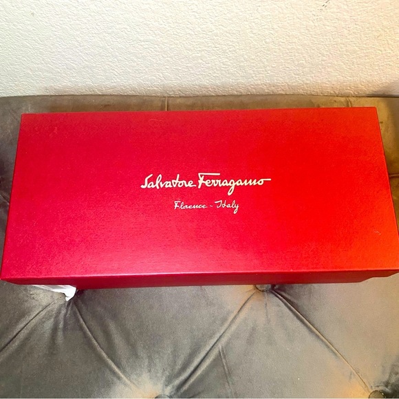 EUC FERRAGAMO Varina Patent Leather Ballet Flats - Size 7 - Picture 5 of 12